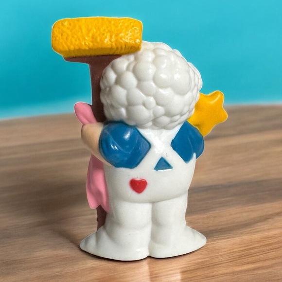 🧩 3 for $15 Vintage 1984 Care Bears Cloud Keeper Figure w/ Broom – Kenner - Picture 3 of 5